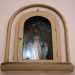 ...e una piccola nicchia con una statua della Madonna